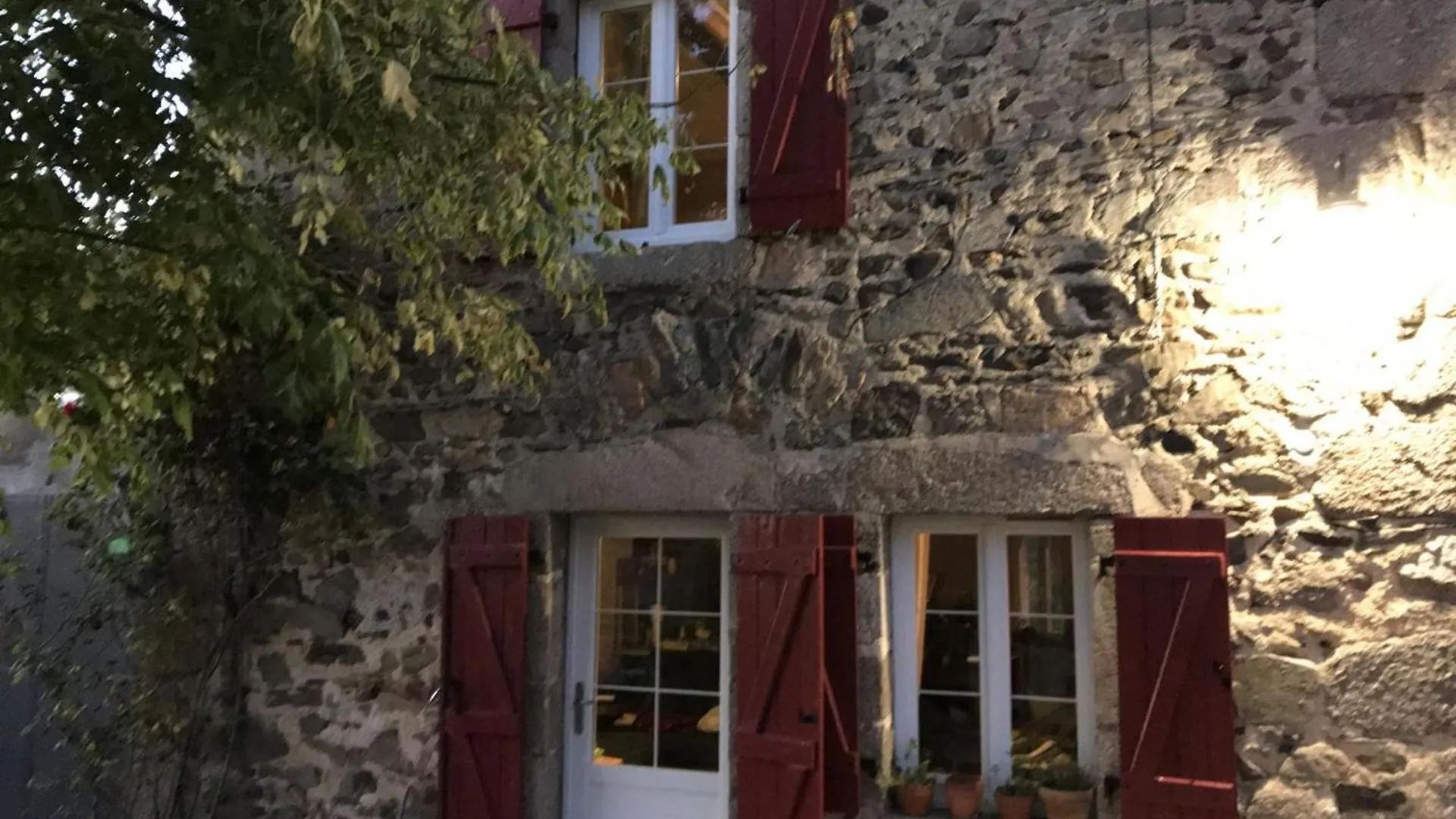 Maison Familiale Avec Jardin Clos, Cheminee, Animaux Acceptes Et Internet A Ferrieres-Sur-Sichon - Fr-1-489-552 0*,  法国