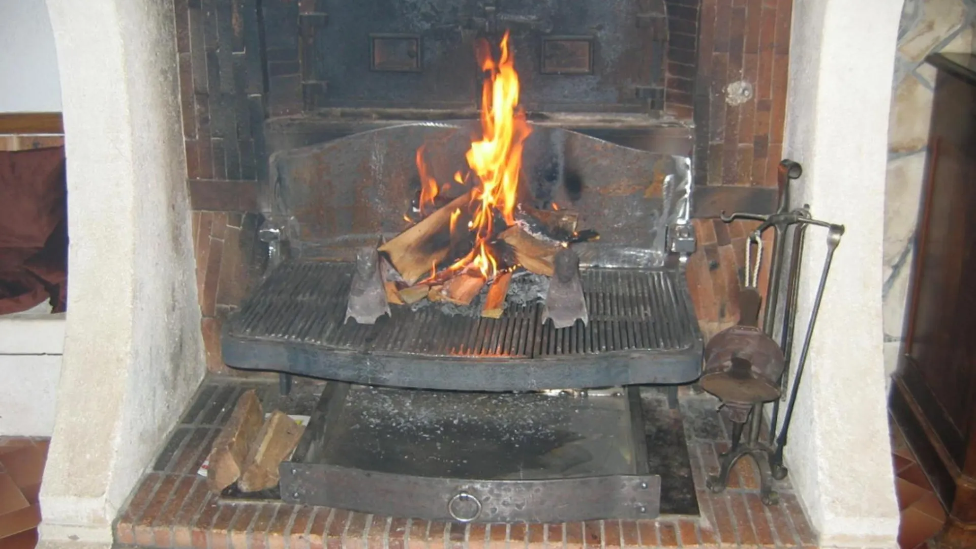度假居 Maison Familiale Avec Jardin Clos, Cheminee, Animaux Acceptes Et Internet A Ferrieres-Sur-Sichon - Fr-1-489-552