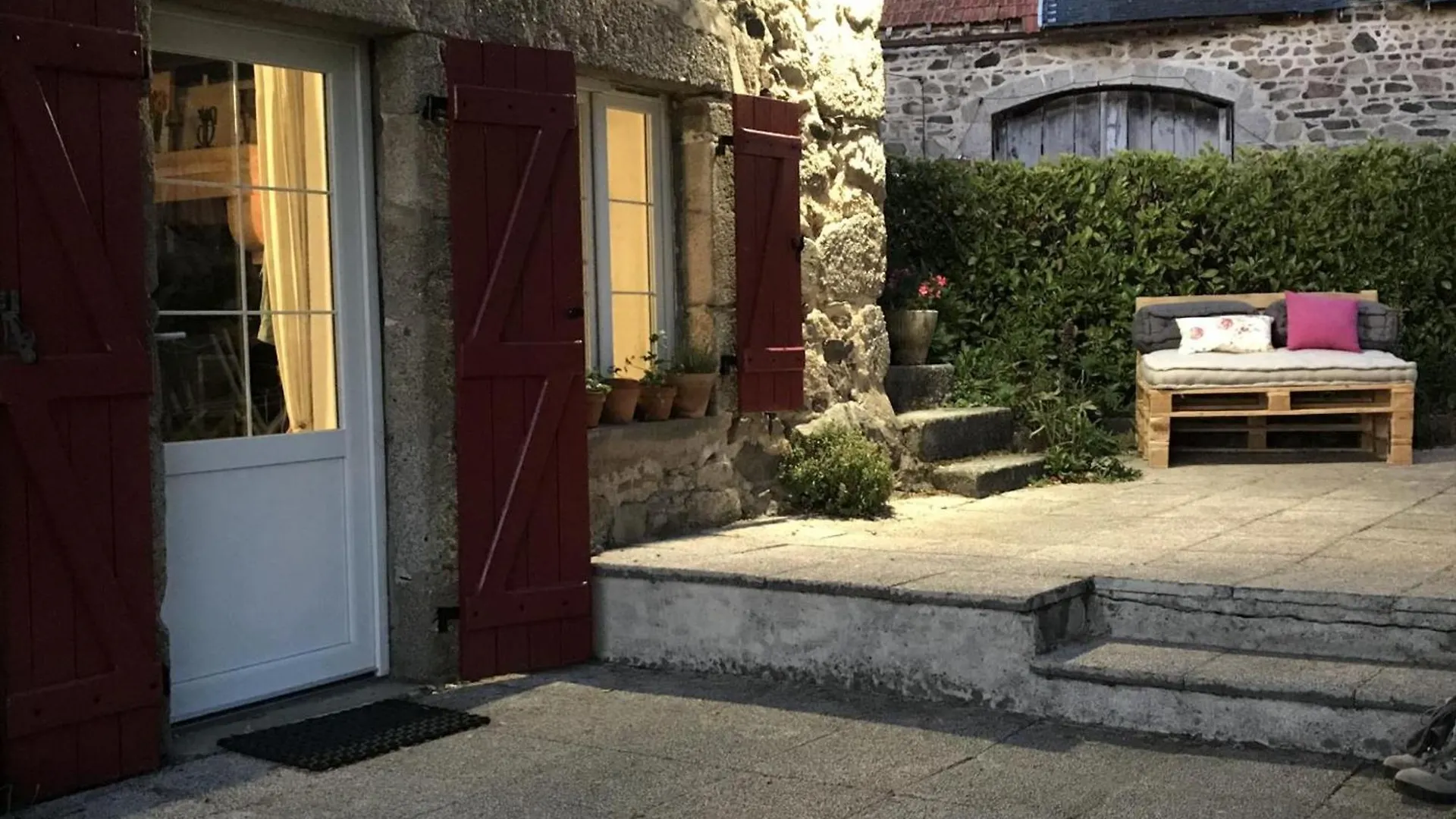 Maison Familiale Avec Jardin Clos, Cheminee, Animaux Acceptes Et Internet A Ferrieres-Sur-Sichon - Fr-1-489-552 度假居