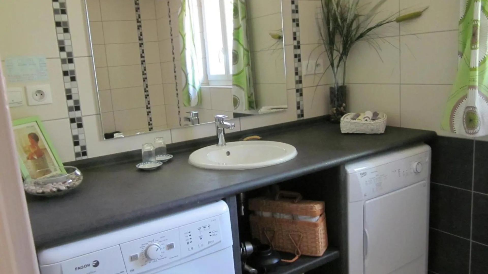 Maison Familiale Avec Jardin Clos, Cheminee, Animaux Acceptes Et Internet A Ferrieres-Sur-Sichon - Fr-1-489-552 度假居