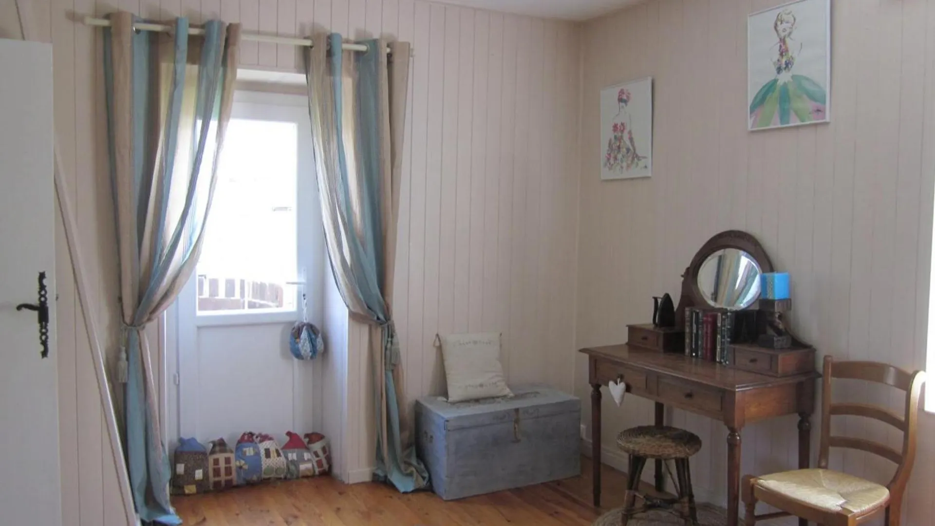 Maison Familiale Avec Jardin Clos, Cheminee, Animaux Acceptes Et Internet A Ferrieres-Sur-Sichon - Fr-1-489-552 度假居