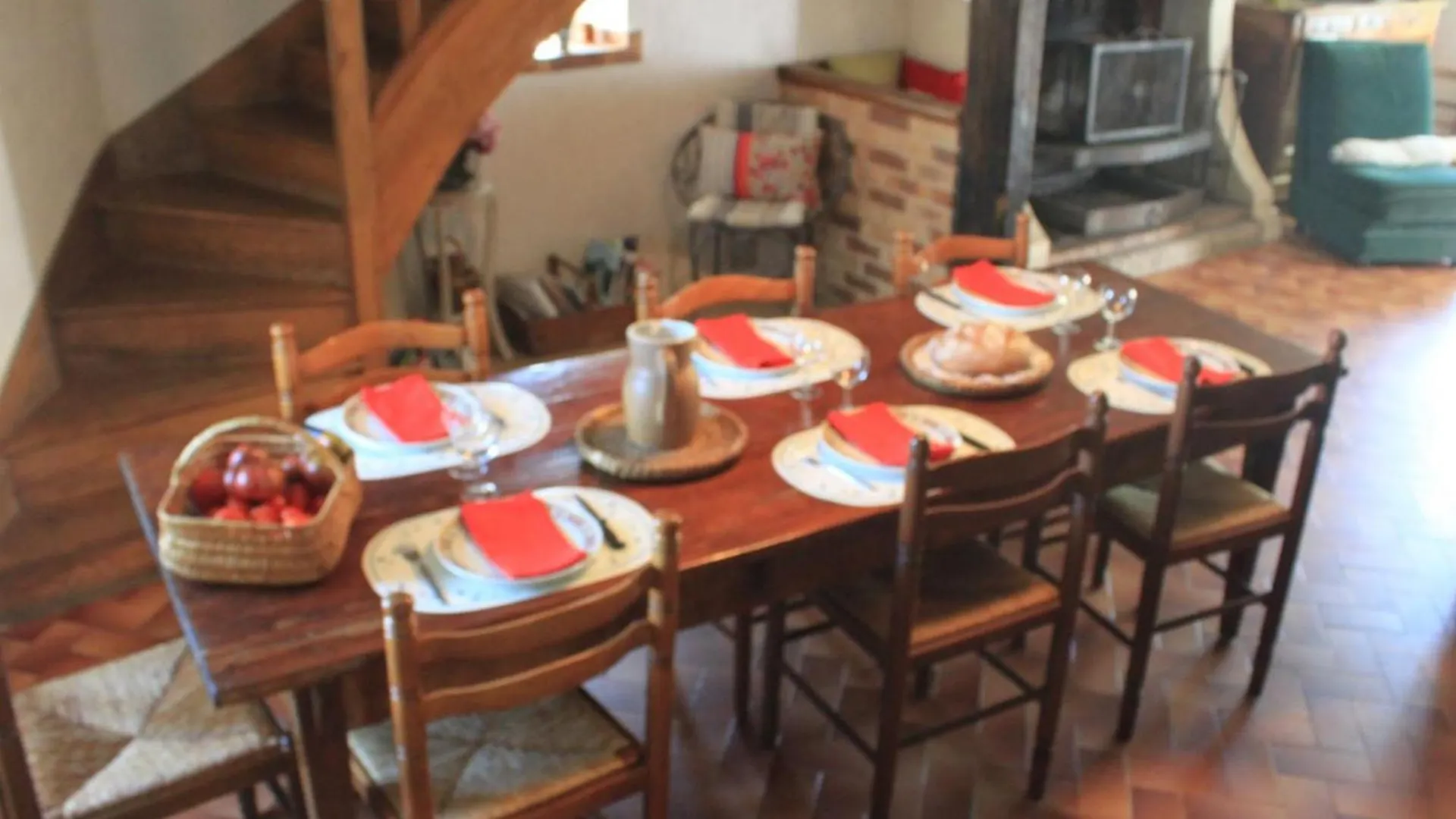 Maison Familiale Avec Jardin Clos, Cheminee, Animaux Acceptes Et Internet A Ferrieres-Sur-Sichon - Fr-1-489-552