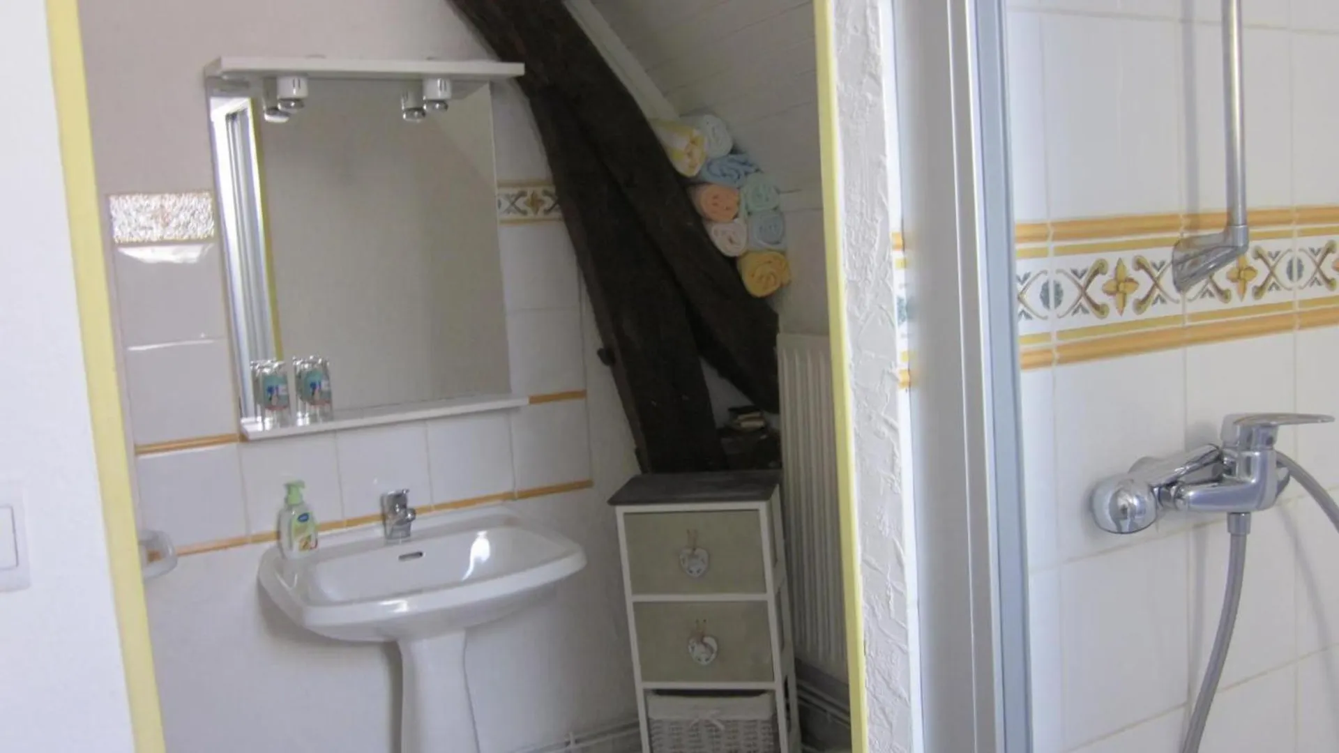 Maison Familiale Avec Jardin Clos, Cheminee, Animaux Acceptes Et Internet A Ferrieres-Sur-Sichon - Fr-1-489-552